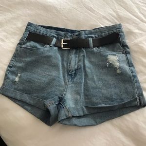 Shorts with belt